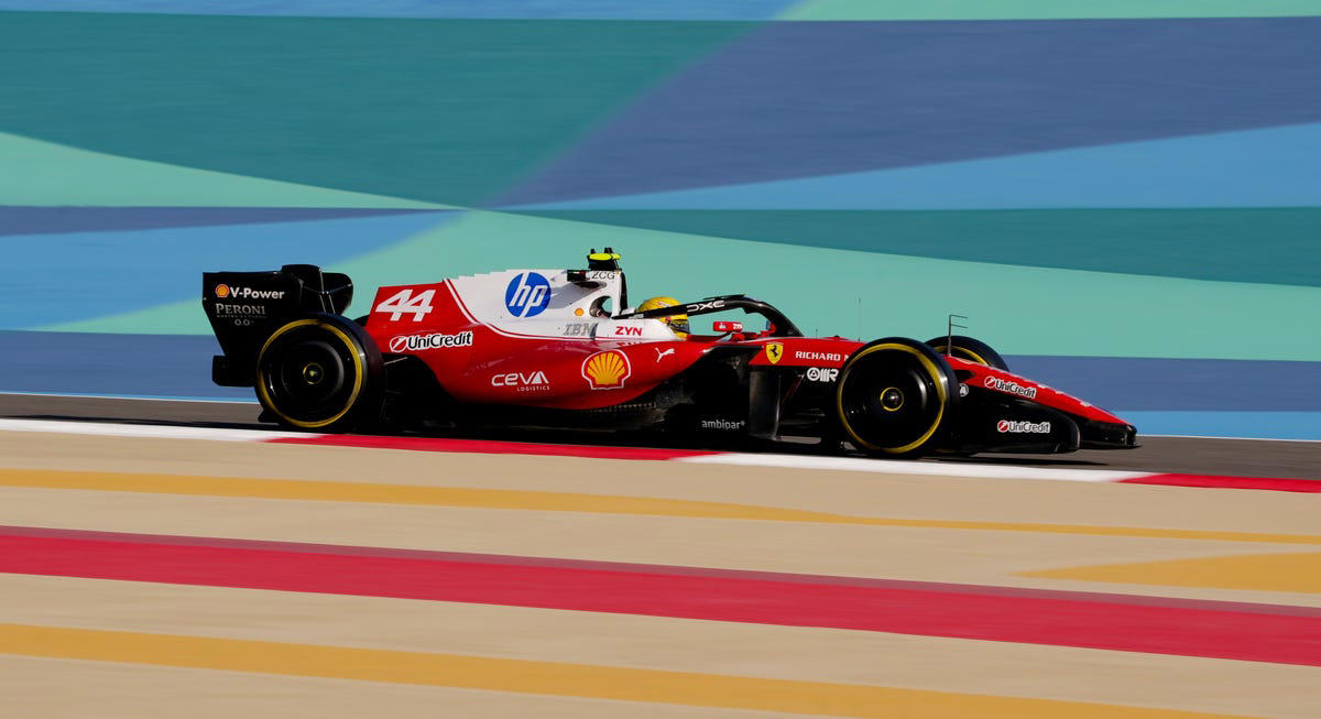 Alex Albon y su atrevida predicción sobre Lewis Hamilton y Ferrari F1 en 2026: "Él y Charles Leclerc irán"