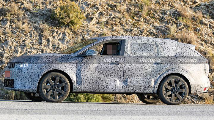 Dacia hará del nuevo Spacer un familiar imparable fuera del asfalto, estas espías confirman el peor temor de Skoda