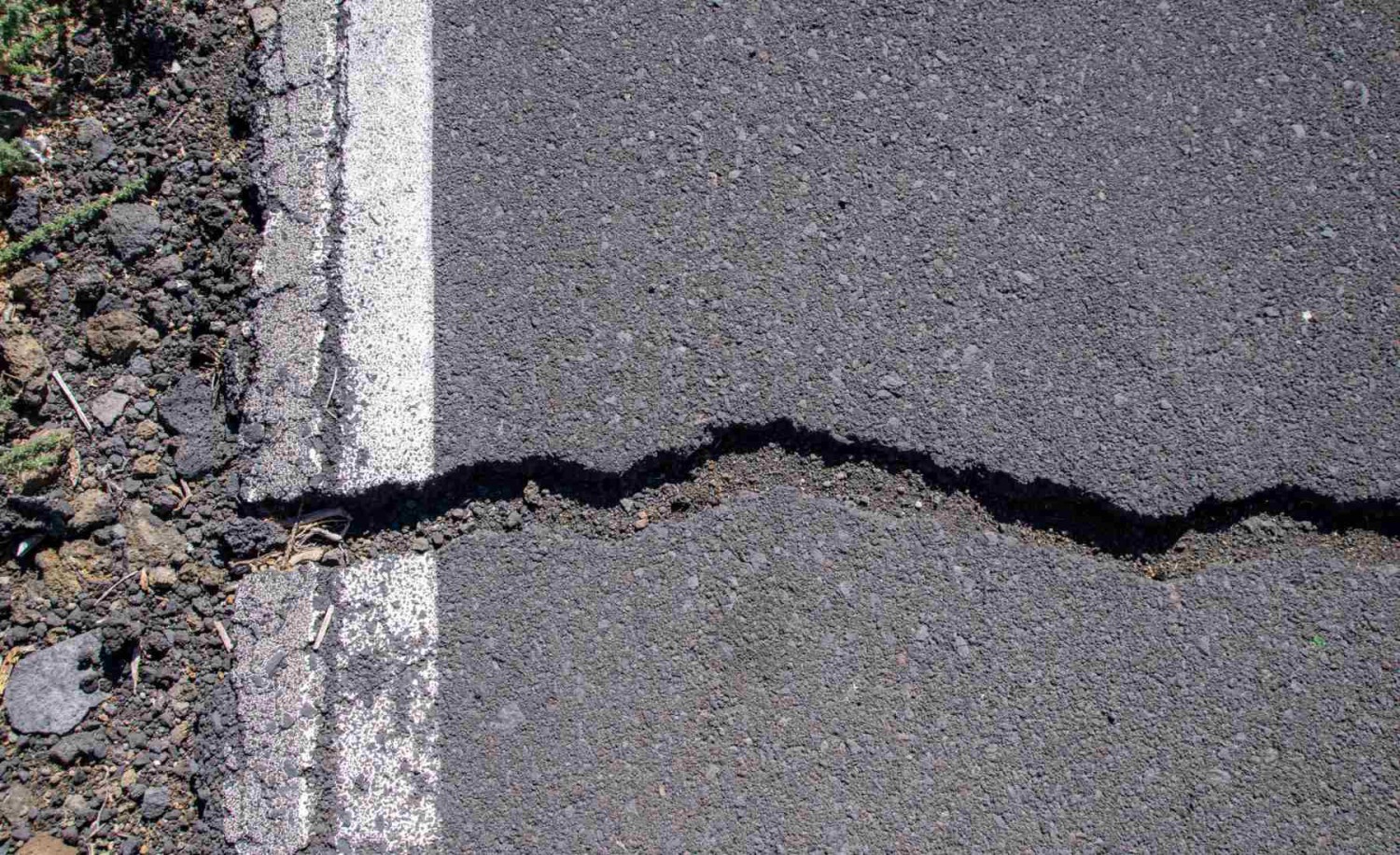 ¿Por qué España se hunde en socavones mientras Suecia o Dubái reparan sus carreteras en minutos?