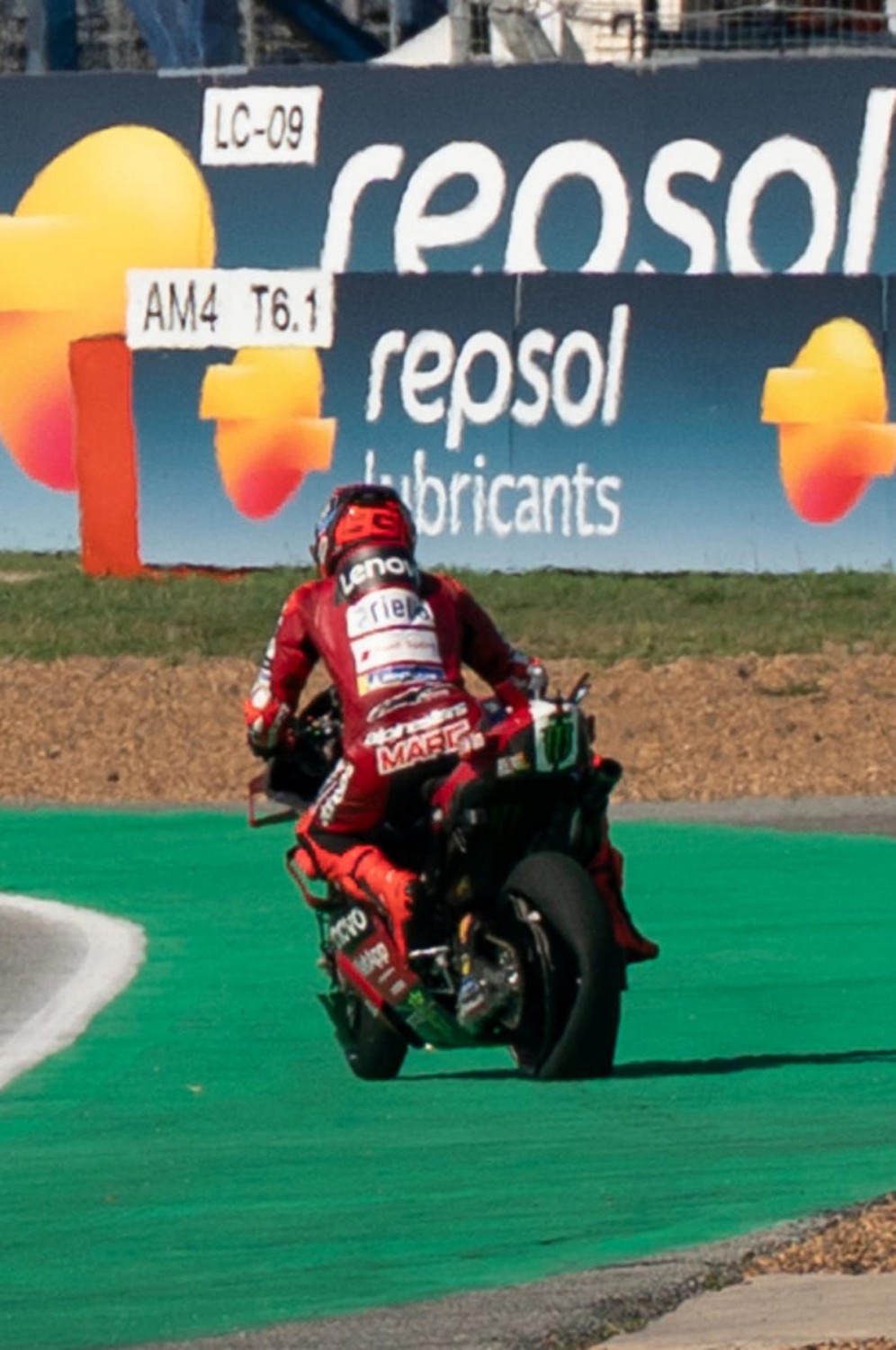 Marc Márquez, atónito con el pinchazo de Ducati frente a Marco Bezzecchi en el GP de Tailandia: "Fue raro"