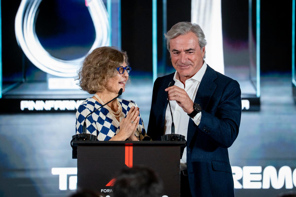 Carlos Sainz y Fernando Alonso ya saben como es el trofeo del MADRING; homenaje a "La Monumental"