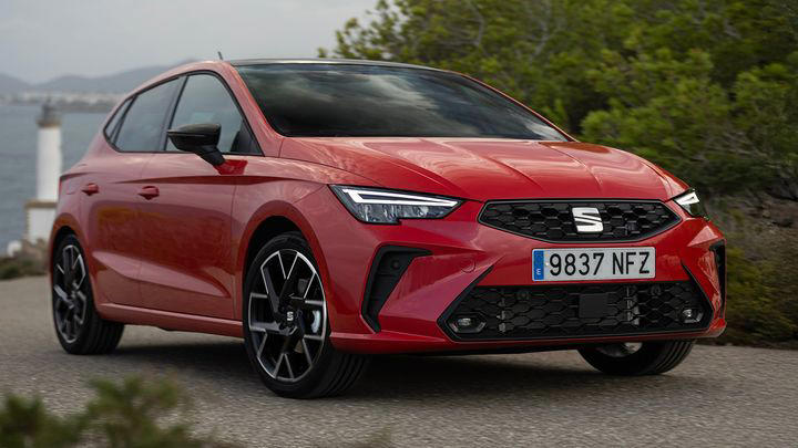 Los coches más vendidos en febrero de 2026, SEAT evita la victoria del Dacia Sandero