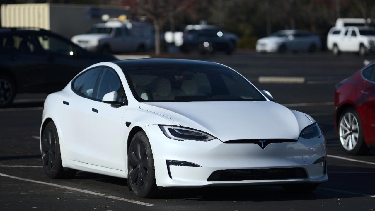 Tesla adds no-resale clause for Signature Edition cars with $50,000 penalty