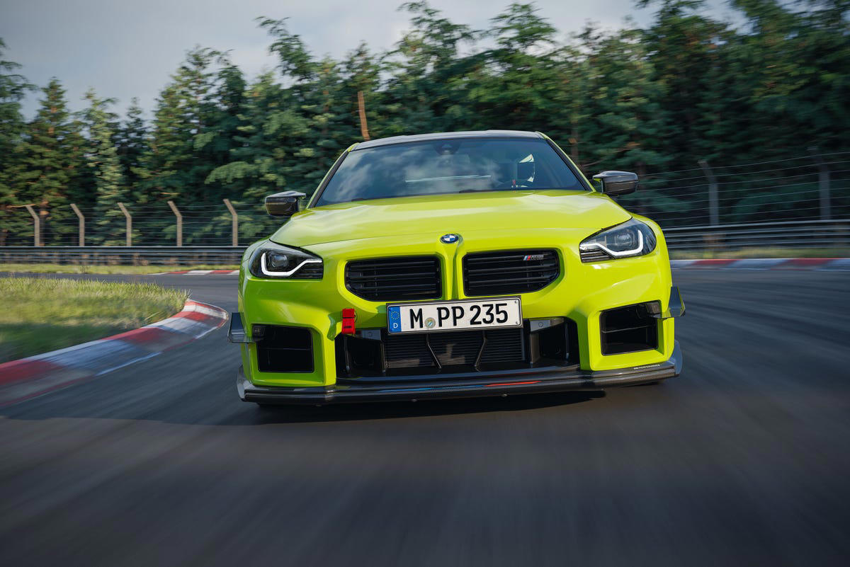 BWM M Performance refuerza el M2 con estas mejoras dignas de coches de carreras