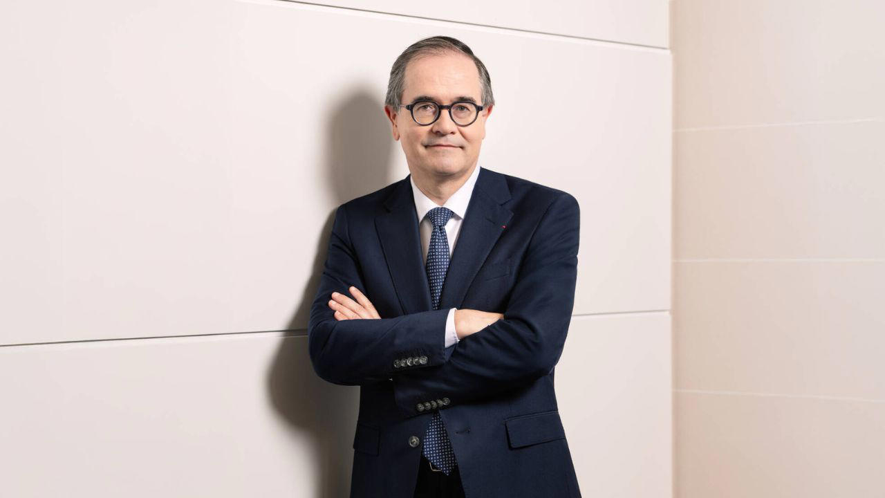 Renault, Renault CEO blasts 'fake PHEVs' and demands range-extender EV revolution