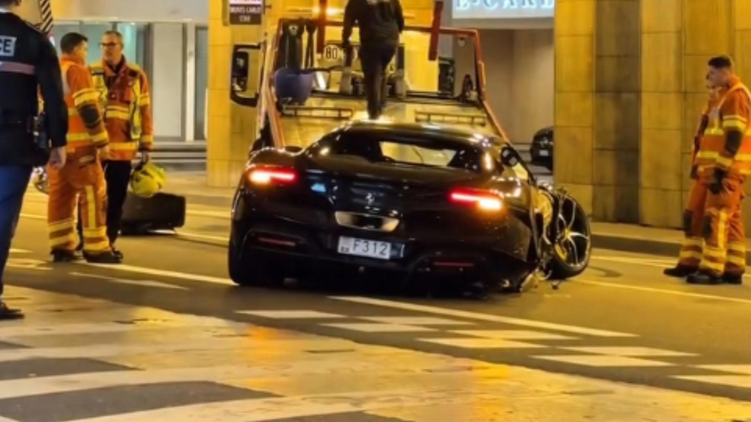 La rueda de su Ferrari salió despedida tras estrellarse en el famoso túnel de Mónaco: así ha quedado el vehículo