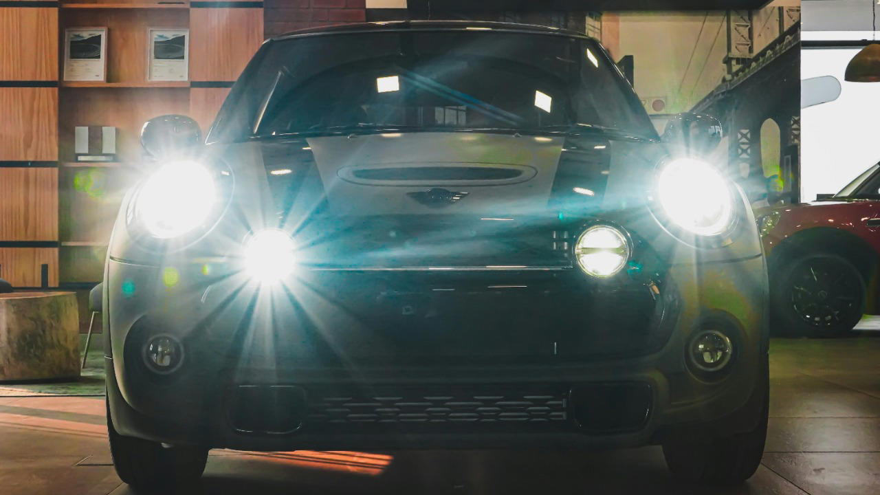 Drivers say this new headlight trend is getting worse