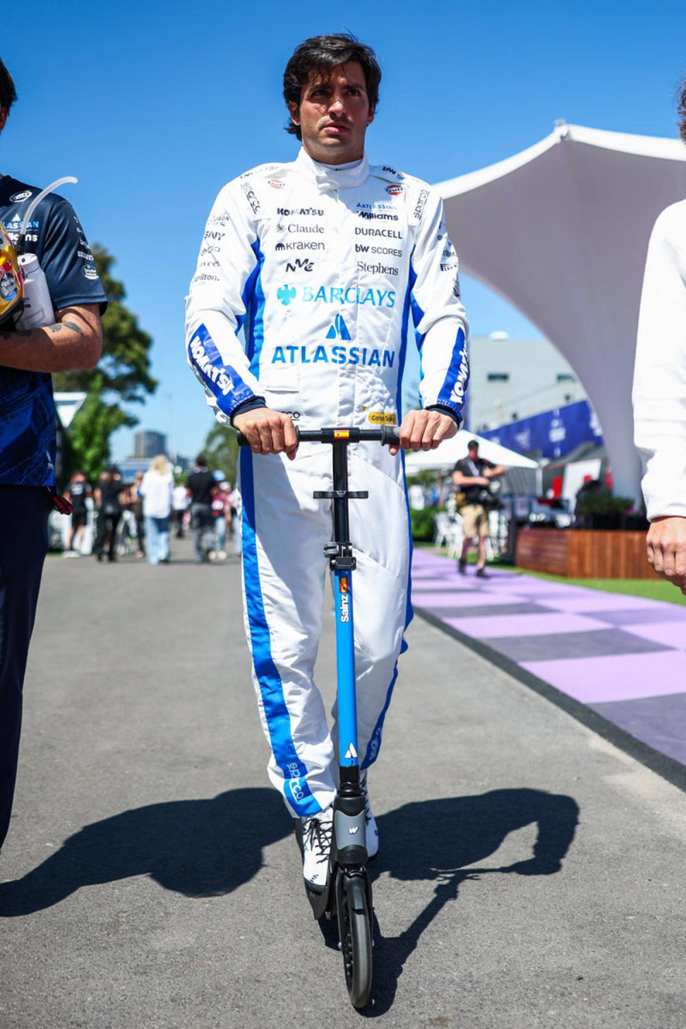 Carlos Sainz, piloto de Williams F1, da malas noticias a Alex Albon y James Vowles