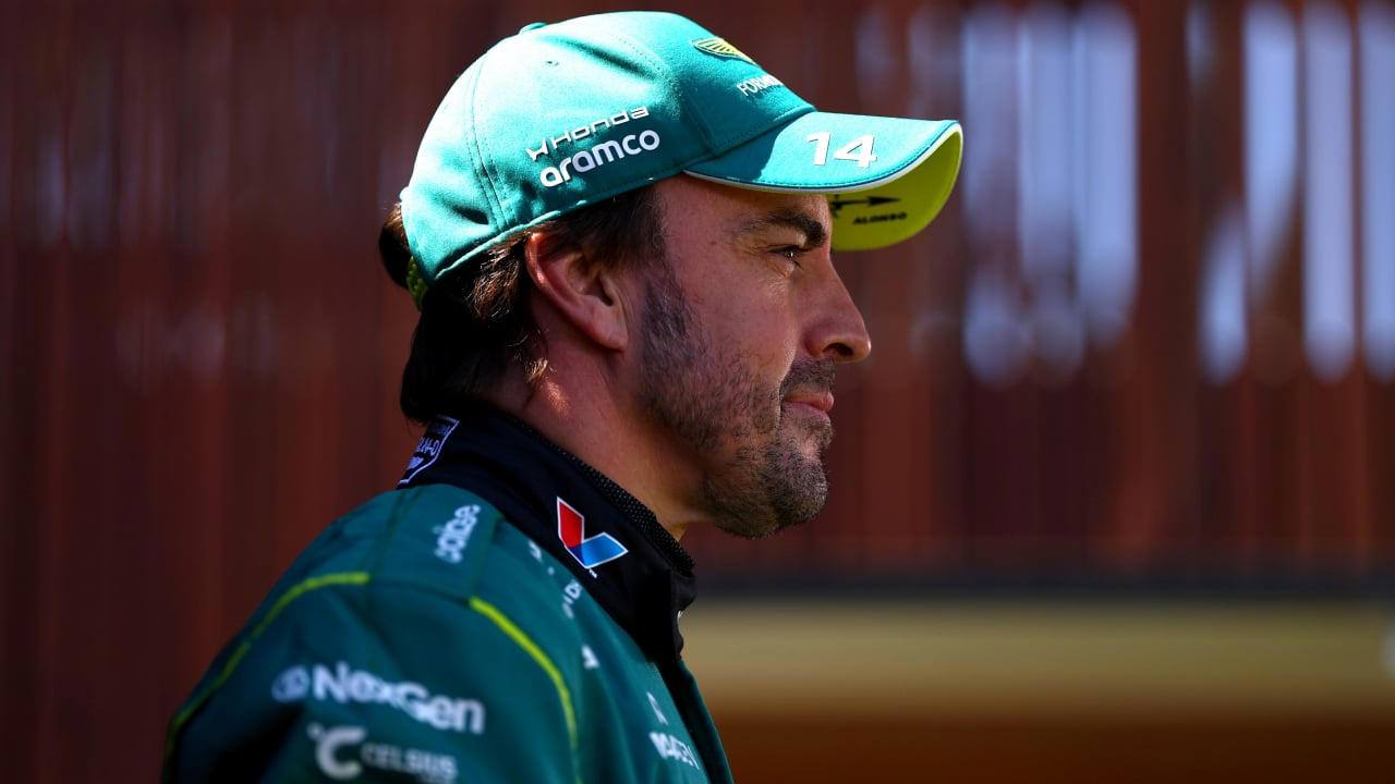 Alonso explica los problemas físicos que le provocan las vibraciones del Aston Martin AMR26: "Después de 20 o 25 minutos..."