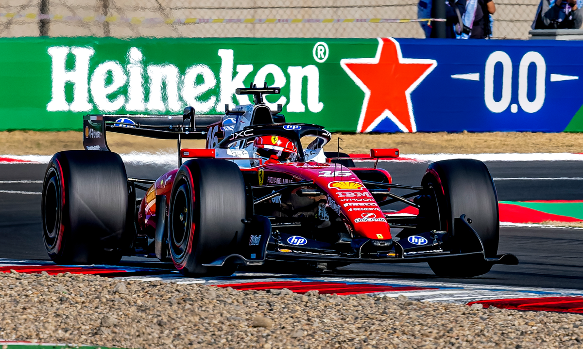 Charles Leclerc y su mensaje a la FIA sobre el motor Ferrari F1 en el GP de China: "No puedo ir al límite"