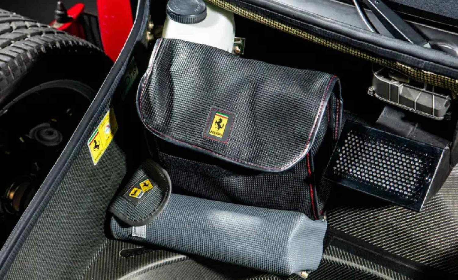 Pagó más de cinco millones por un icono del automovilismo y ahora podría quedarse sin él por un detalle en el que nadie se fijó