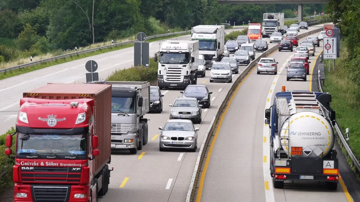 Confirmado: no habrá ayudas ni descuentos en gasolina y diesel para los conductores, solo para estos colectivos