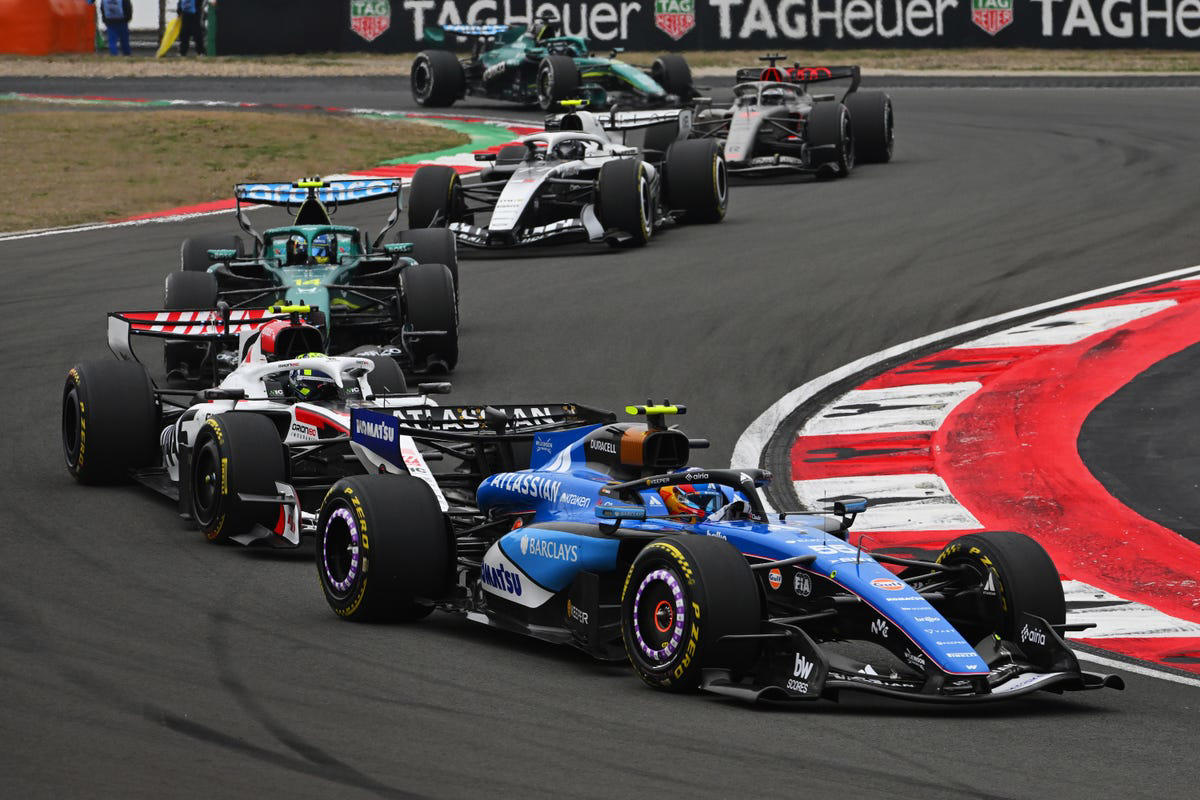 Carlos Sainz baja de la nube a Williams F1 y Alex Albon tras el GP de China: "Voy muy lento, no me divierto"