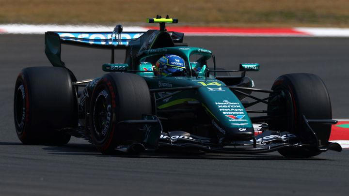 Desastre total de Aston Martin en Shanghái: más lentos que Cadillac, otra batería a la basura y las manos de Alonso no aguantan