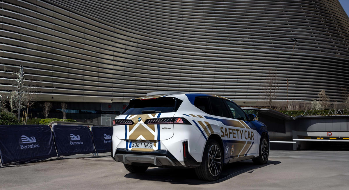 El Real Madrid estrena Safety Car eléctrico: así es el nuevo BMW iX3 que debutará en el derbi