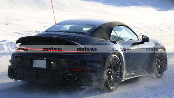 Cazados los nuevos Porsche 911 Turbo Touring en la nieve: el 911 más diferente y misterioso