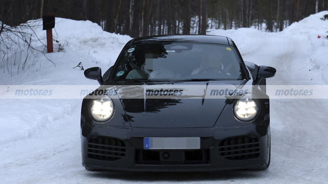 Cazados los nuevos Porsche 911 Turbo Touring en la nieve: el 911 más diferente y misterioso