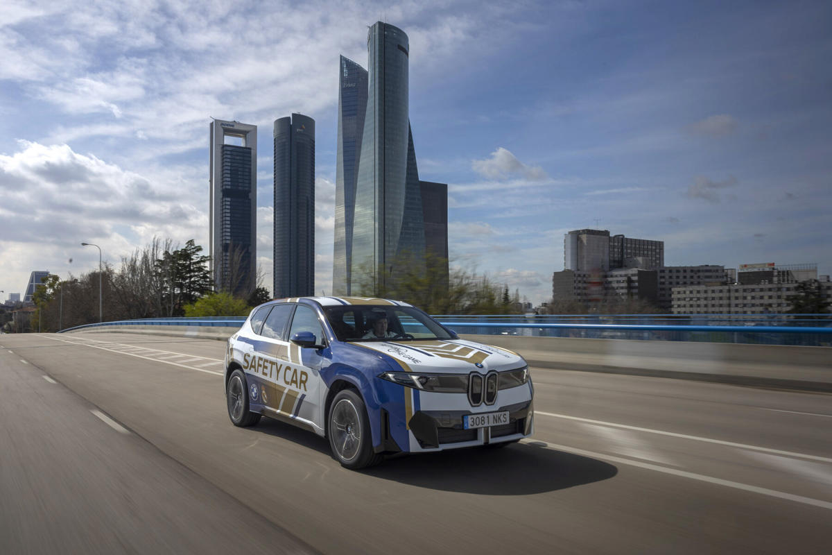 El BMW iX3 será el nuevo Safety Car del Real Madrid y estrena en el Bernabéu la era Neue Klasse