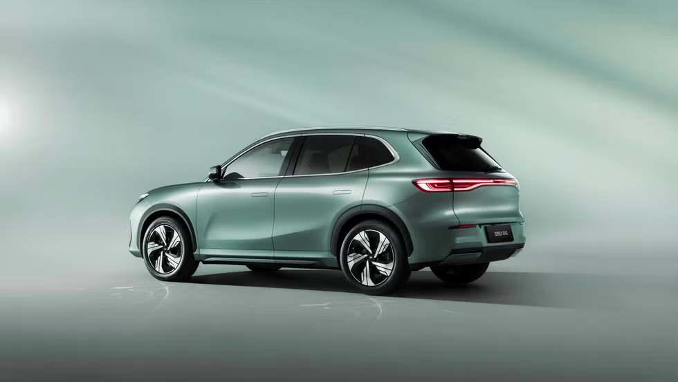 Geely aterriza en España y ya tiene precios para los nuevos Starray EM-i y E5 electrificados