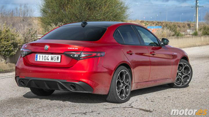 Se sigue vendiendo por menos de lo que cuesta un BMW Serie 3, solo gasta 5 litros y presume de un dinamismo superior