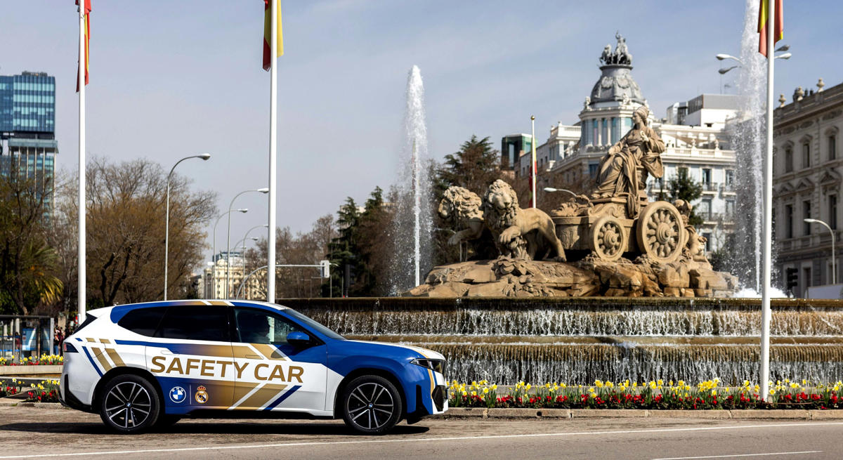 El Real Madrid estrena Safety Car eléctrico: así es el nuevo BMW iX3 que debutará en el derbi