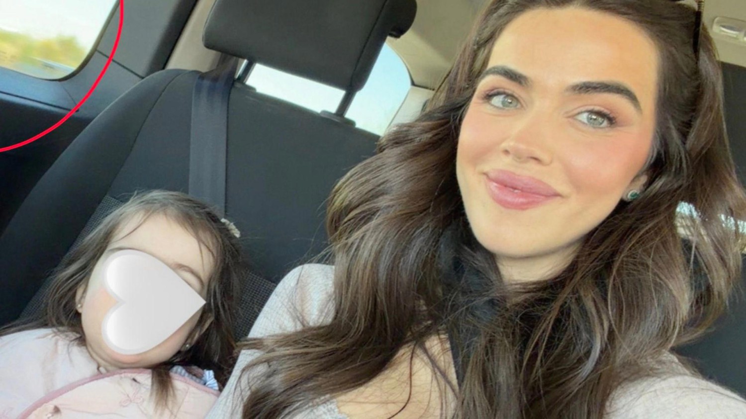 Violeta Mangriñán, criticada por la forma en que transporta a su hija en la parte trasera del vehículo