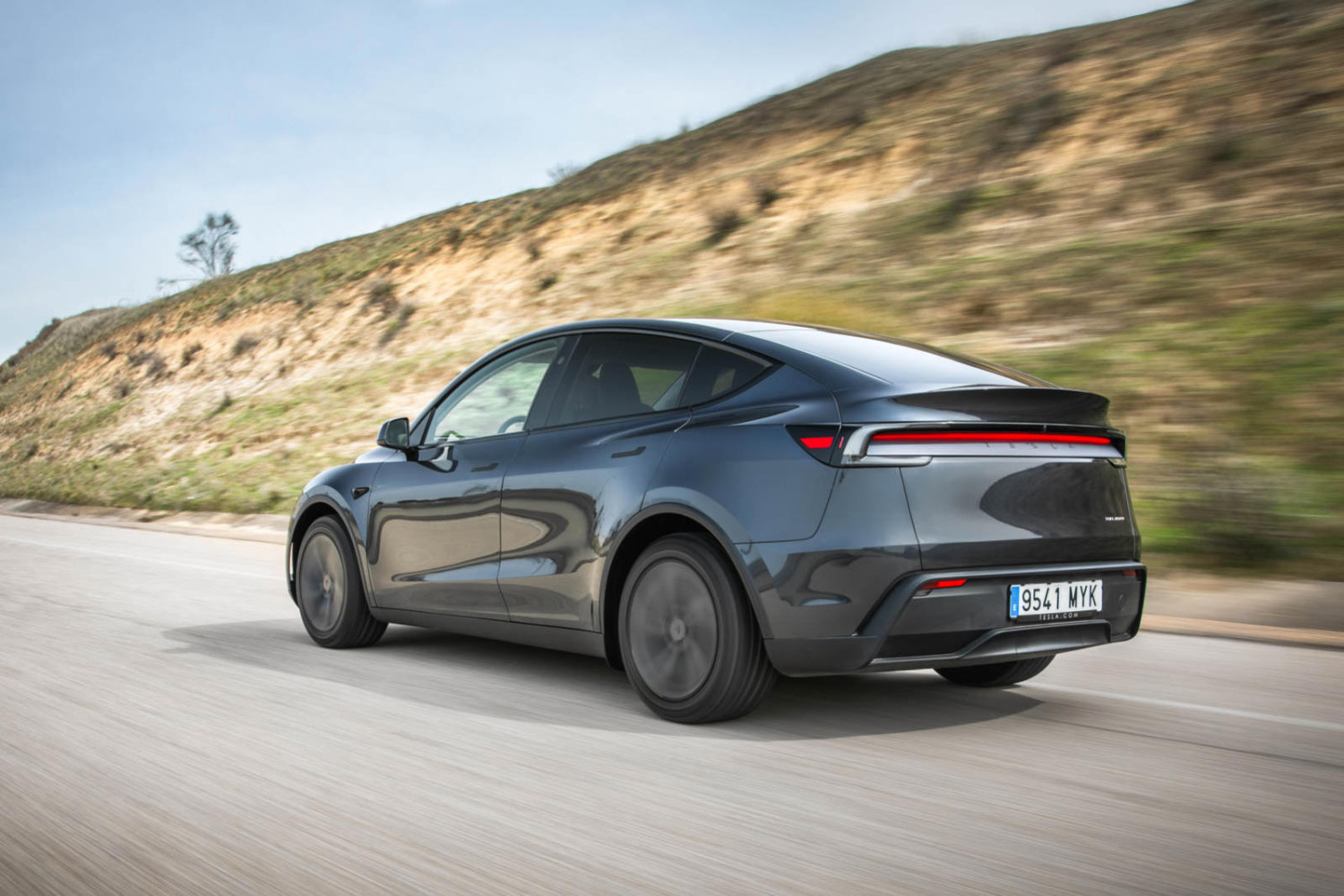 Esta es la nueva función que le faltaba al Tesla Model Y 2026 para maximizar su brillante autonomía