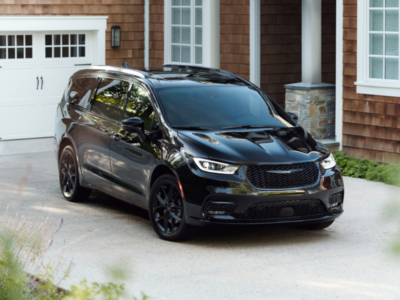 Carvana is buying dealerships—and it could shake up car sales