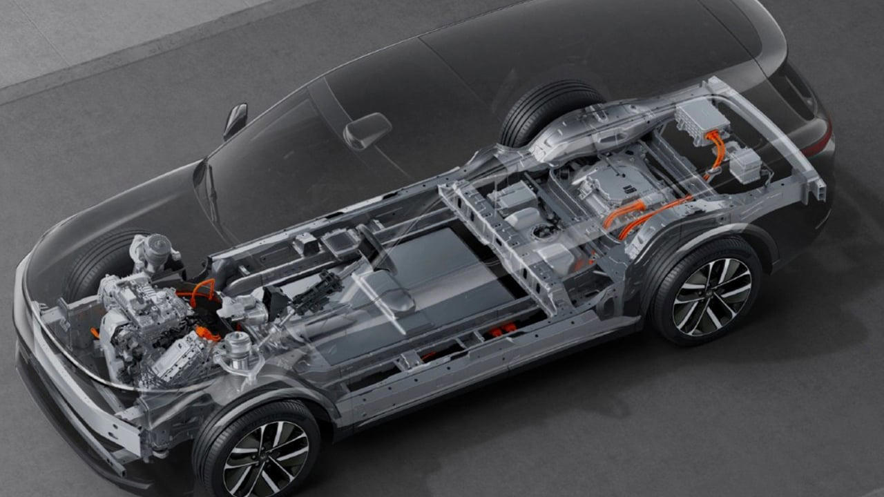 El coche que te venden como eléctrico pero Europa dice que no lo es: el caso de los nuevos EREV