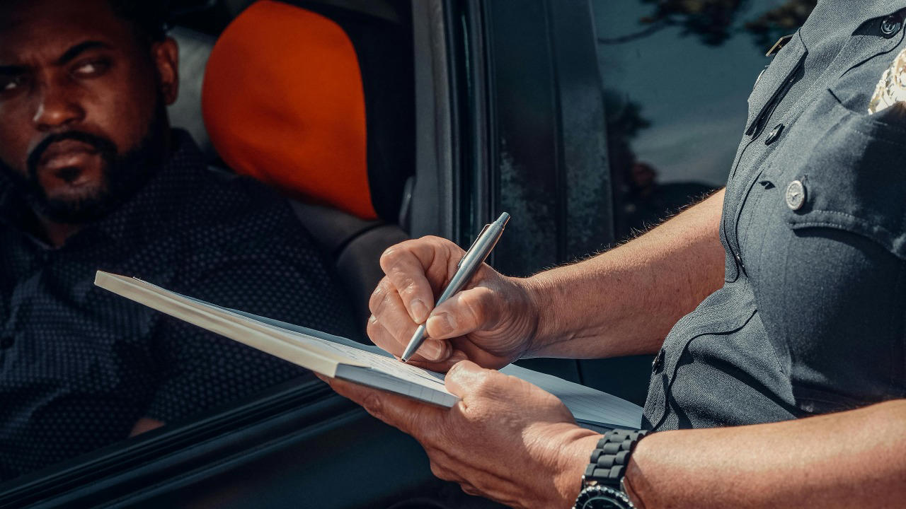 The behaviors that make police change their tone instantly