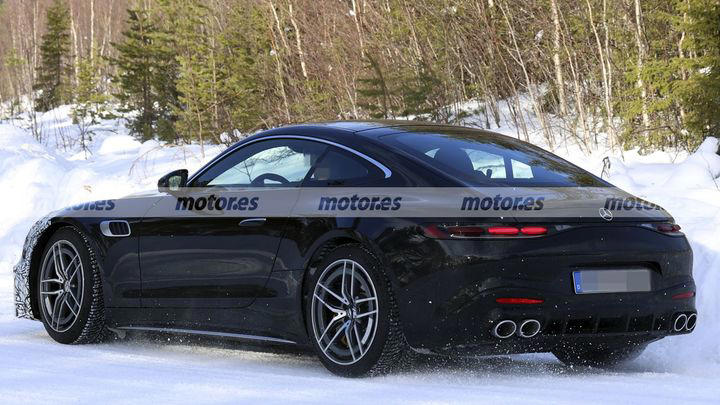 Mercedes-AMG GT, El nuevo Mercedes-AMG GT coupé 2027 se estrena en las pruebas de invierno con un importante cambio en su gama