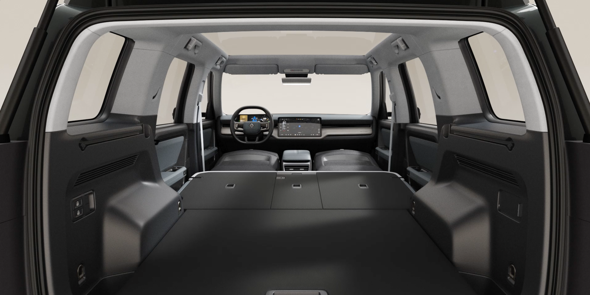 Rivian, Amantes del camping, el Rivian R2 con sus asientos abatidos puede ser vuestra nueva camper favorita