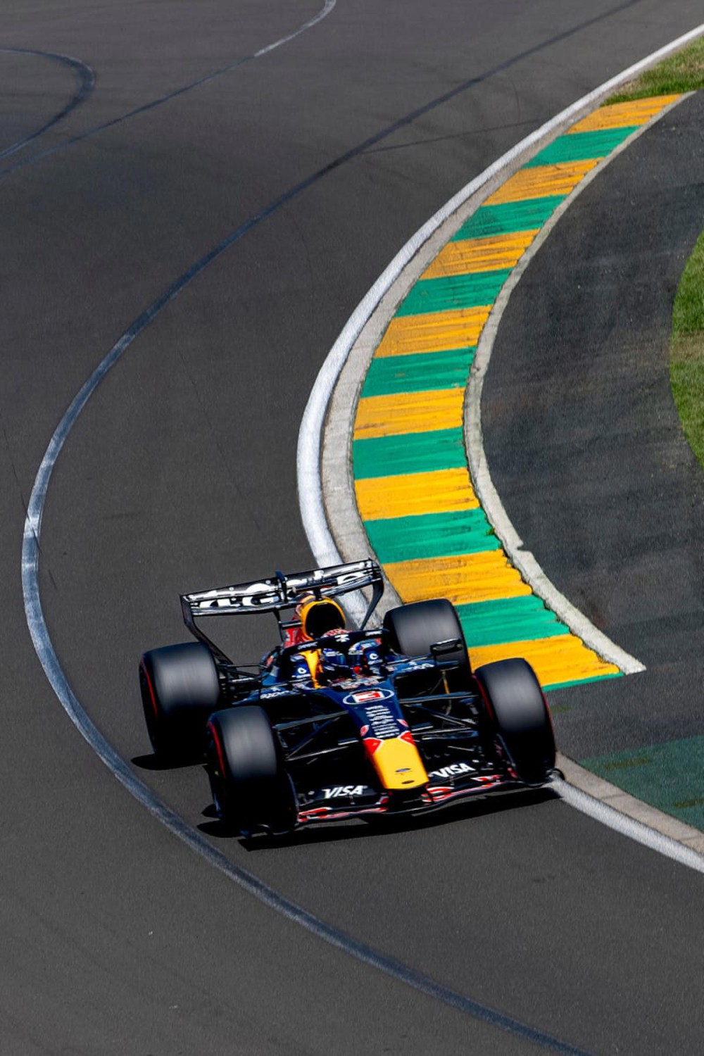 Laurent Mekies, jefe de Red Bull, explica porque Isack Hadjar y Max Verstappen salieron sin batería