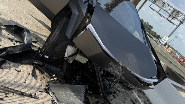 Tesla Cybertruck with autopilot engaged tries to drive off an overpass in freaky video