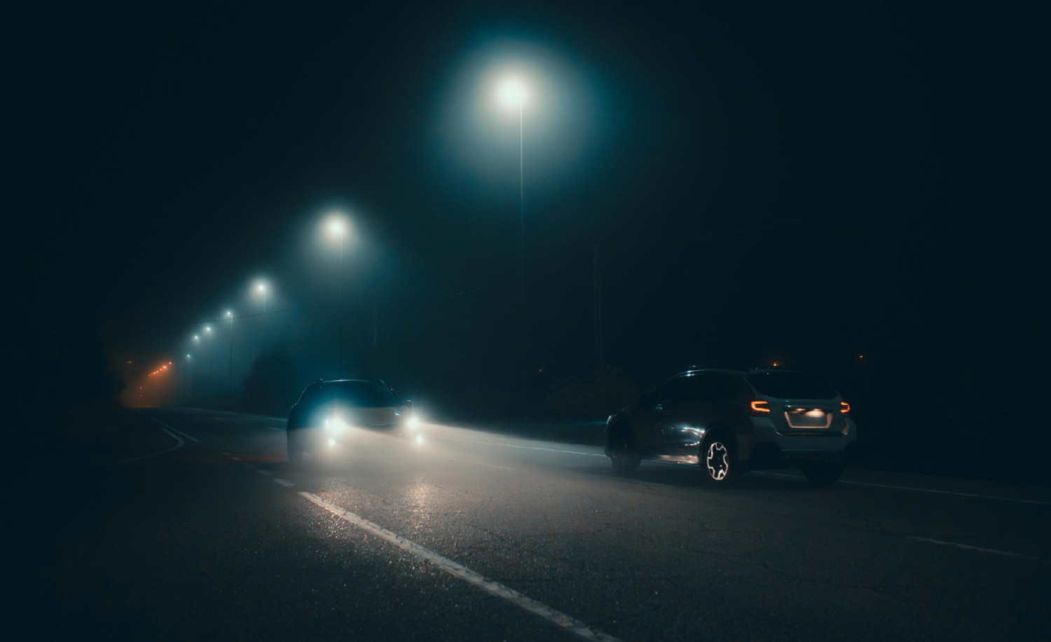 Conducía con niebla y me fijé en lo que hacen muchos conductores con las luces: es difícil de entender