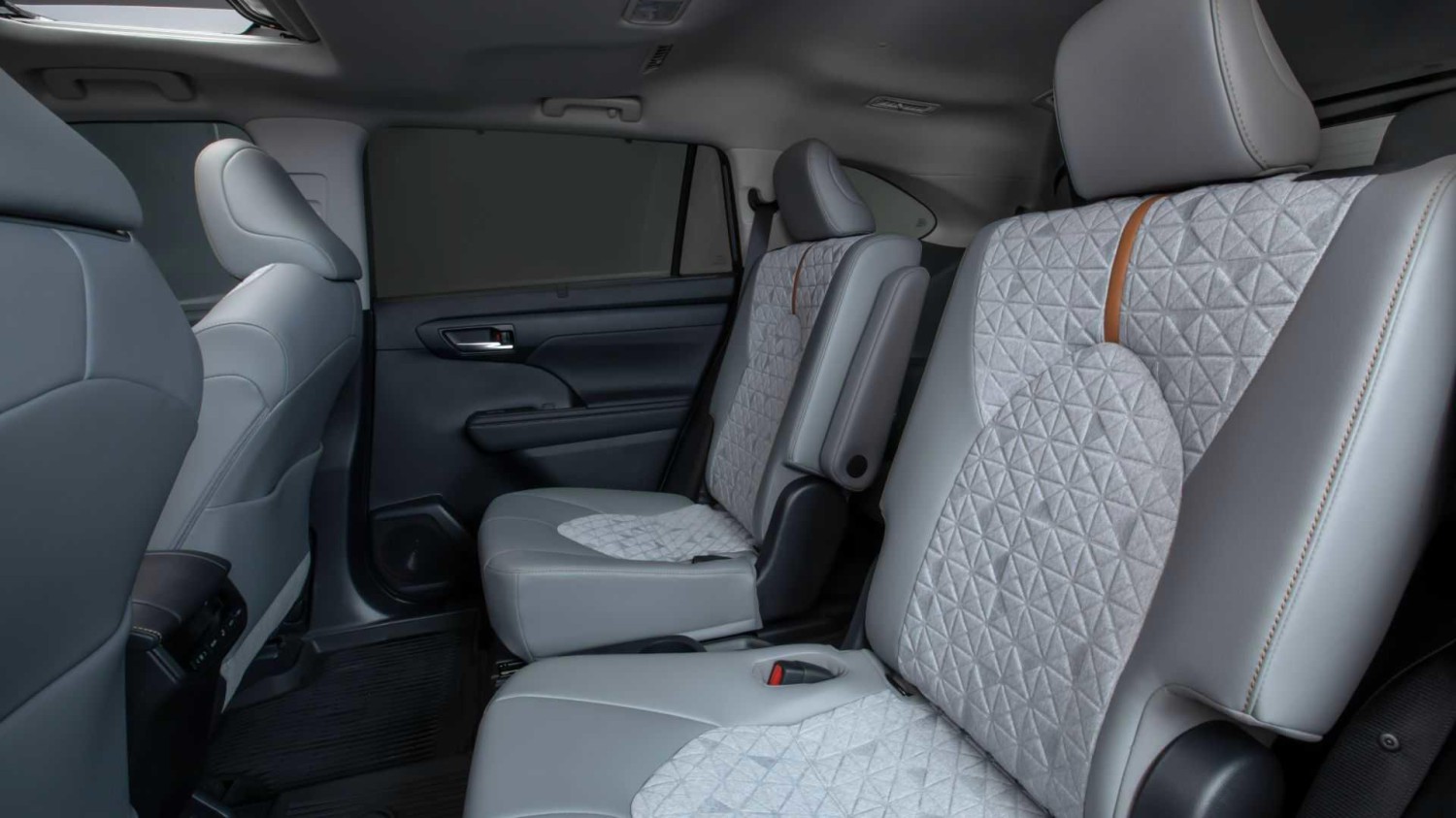 Toyota recalls 500,000 Highlander SUVs to fix second-row seatback