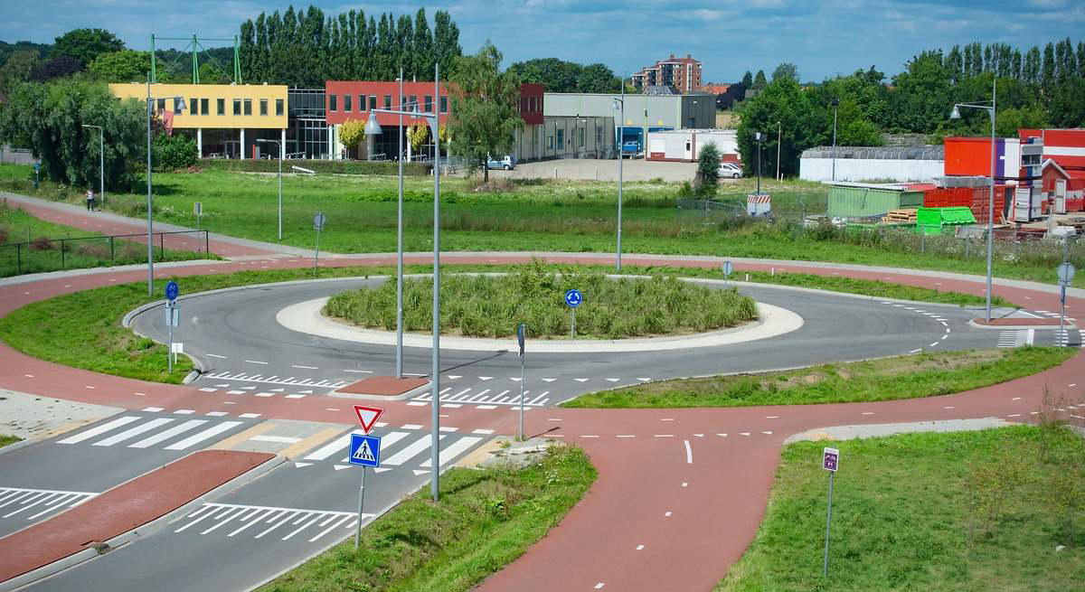 Un nuevo tipo de rotonda "cero accidentes" llega a Europa: así funciona el diseño que promete cambiar la seguridad vial