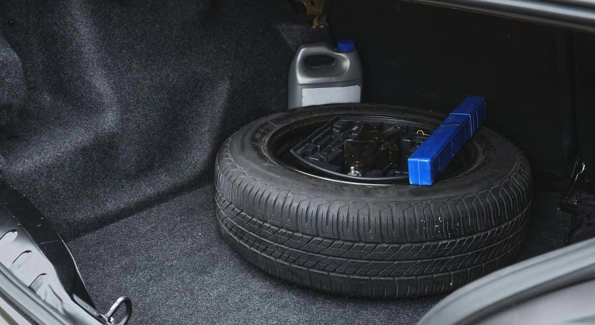 Los coches nuevos ya no llevan rueda de repuesto en el maletero y no es una casualidad: estos son los motivos