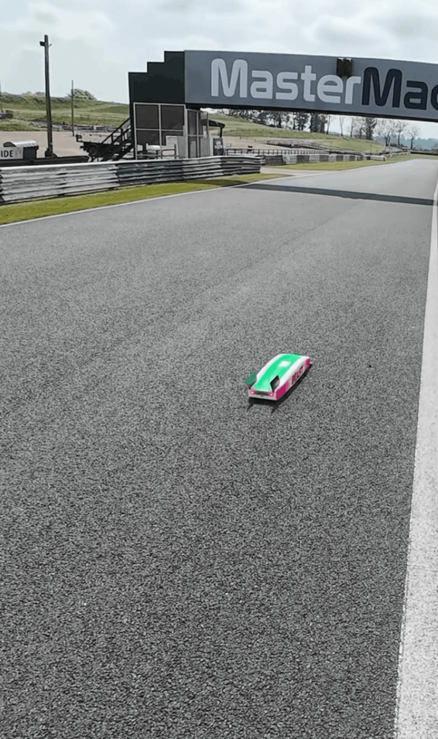 El curioso récord Guinness que ha conseguido este coche de radiocontrol: corre más que un Fórmula 1