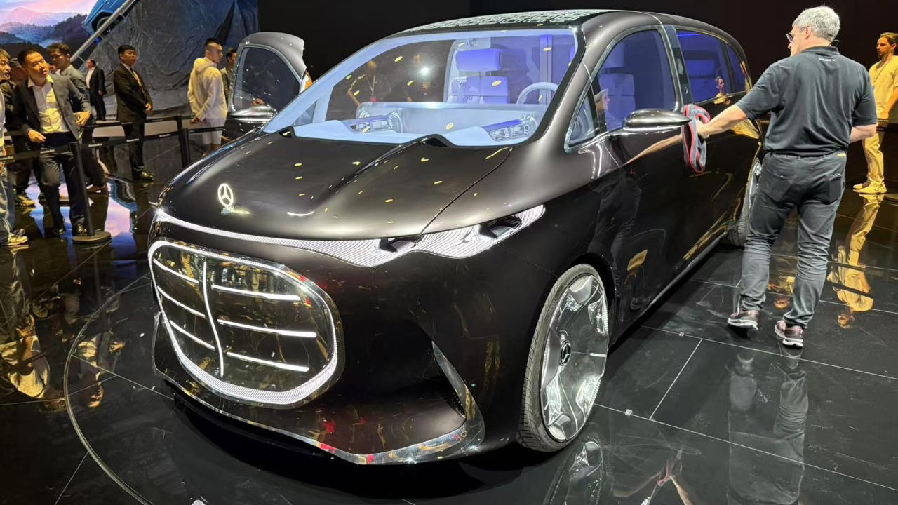 Mercedes to bring VLE-Class electric luxury van to US roads in 2027