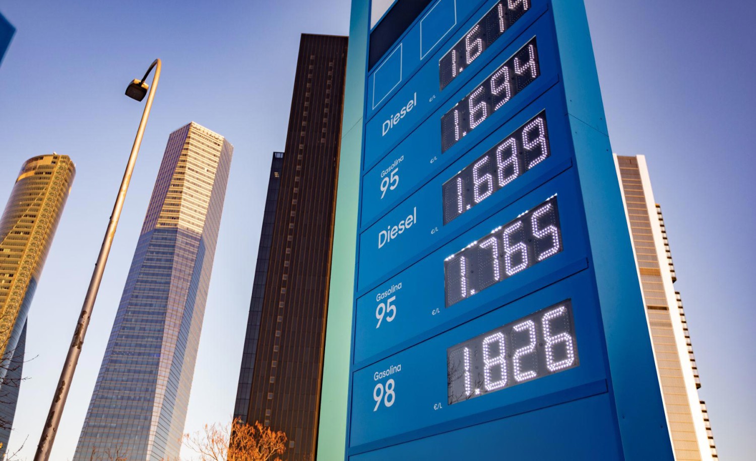 Lo que temían los conductores ya está aquí: por qué los expertos ya no descartan ver el diésel por encima de los 2,5 euros