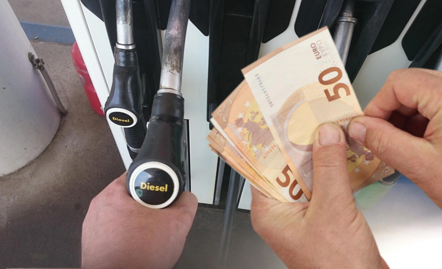 La OCU es tajante y se dirige a las gasolineras: la subida de precios no está justificada