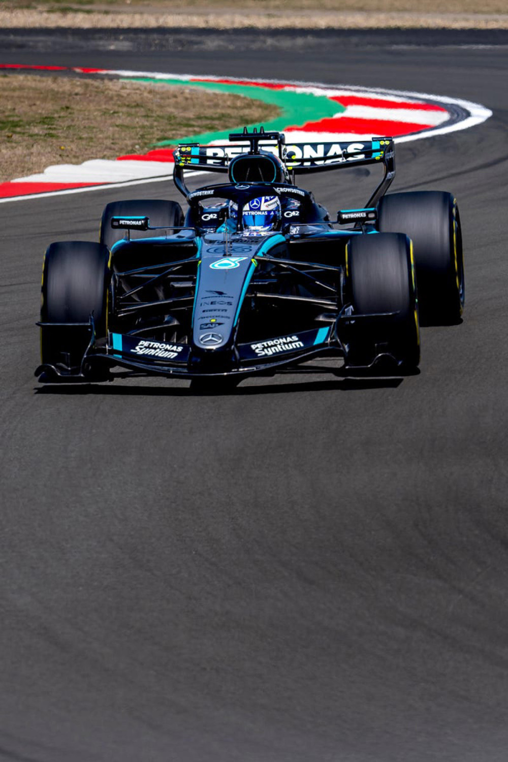 Mercedes, George Russell, piloto de Mercedes F1, contento tras lograr la 'pole' en el GP de China