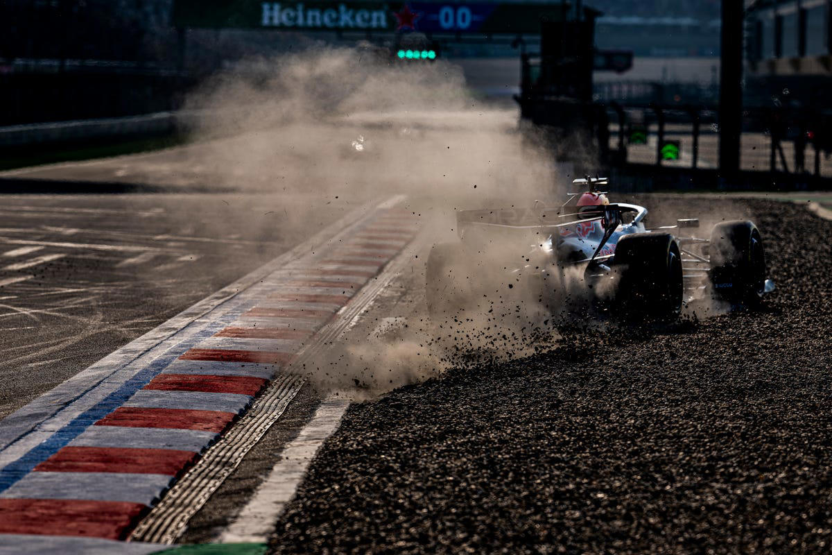 Mercedes sigue en racha y evita una nueva sanción de la FIA en el Gran Premio de China