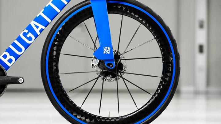 Bugatti firma su primera aventura en dos ruedas con la Factor ONE: lujo, exclusividad y obsesión por el detalle