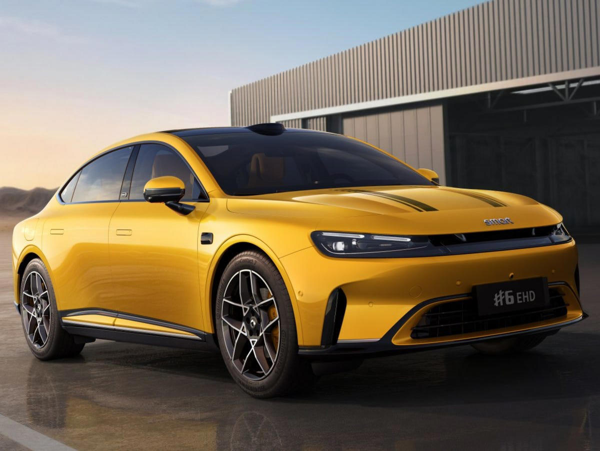 Smart deja de lado los SUV y lanza una berlina con motor híbrido enchufable de Geely: el #6 es real