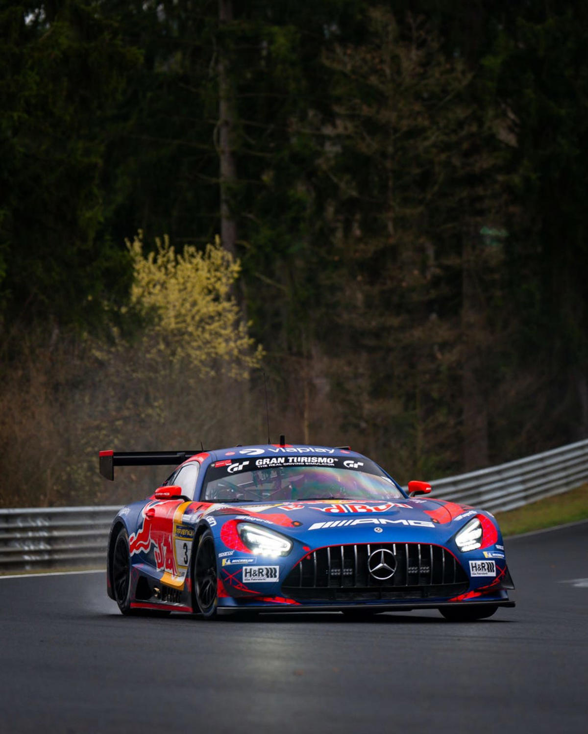 Verstappen sonríe ante la cancelación de Bahréin y Arabia Saudí y apunta a triplete en Nürburgring