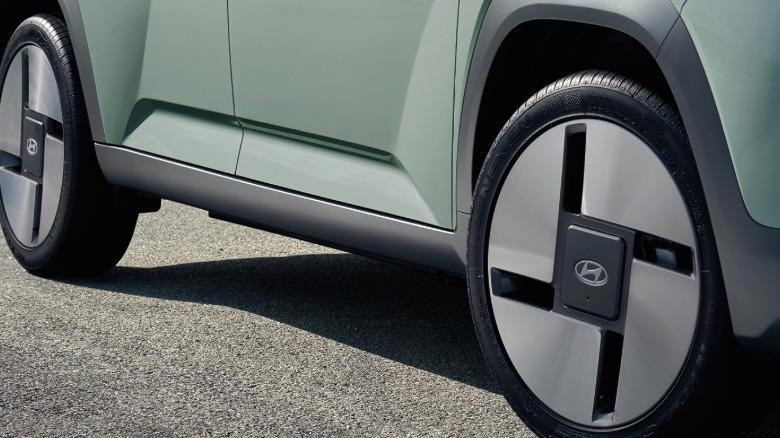 Hyundai Casper lounge is a gussied-up electric city car that I need like I need air to breathe