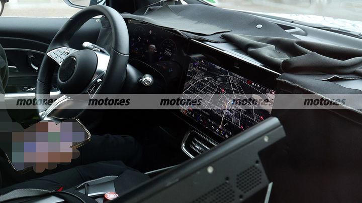 El esperado Mercedes GLA 2027 se deja ver por dentro y por fuera en sus últimas pruebas