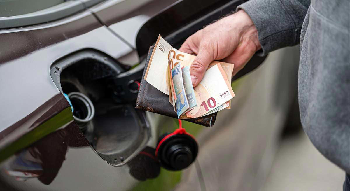 Juanjo Jiménez, mecánico: "Con la subida del diésel y la gasolina, te voy a dar dos consejos para que tu coche gaste menos"